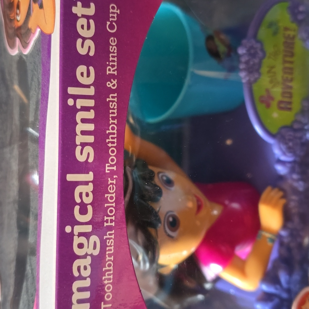 NIB. Dora Magical Smile Set - Toothbrush Holder, Toothbrush & Cup - Picture 2 of 4